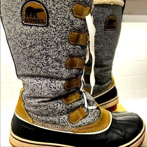 Sorel women’s size 8 “Salt & Pepper” tall boots